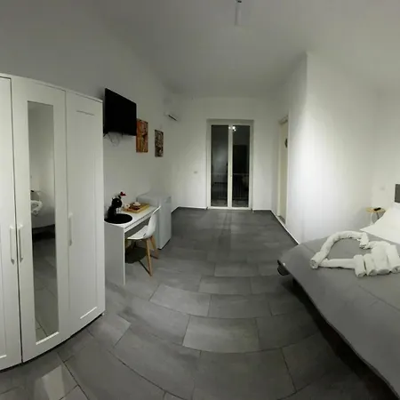 B E B Helena Bed & Breakfast 3*